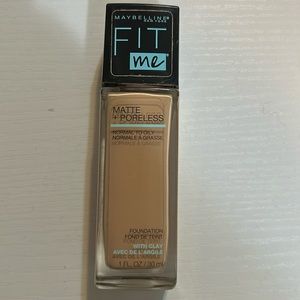 Maybelline FIT me matte poreless foundation 220 natural beige